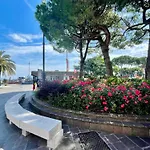 度假居 Nido Tra Castello E 代森扎诺-德尔加达