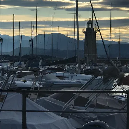 Nido Tra Castello E *