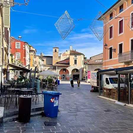 Nido Tra Castello E * 代森扎诺-德尔加达